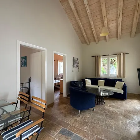 Charmante Petite Maison A Corfou * 佩雷卡斯